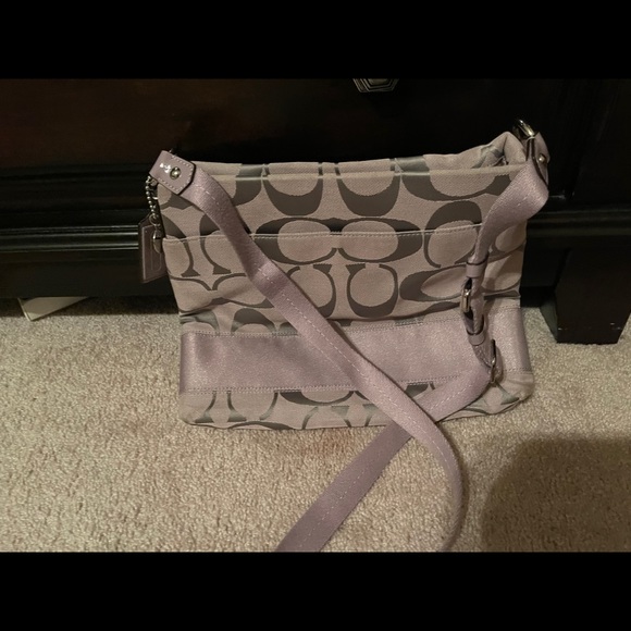 Coach purse beautiful light purple authentic - Picture 3 of 3